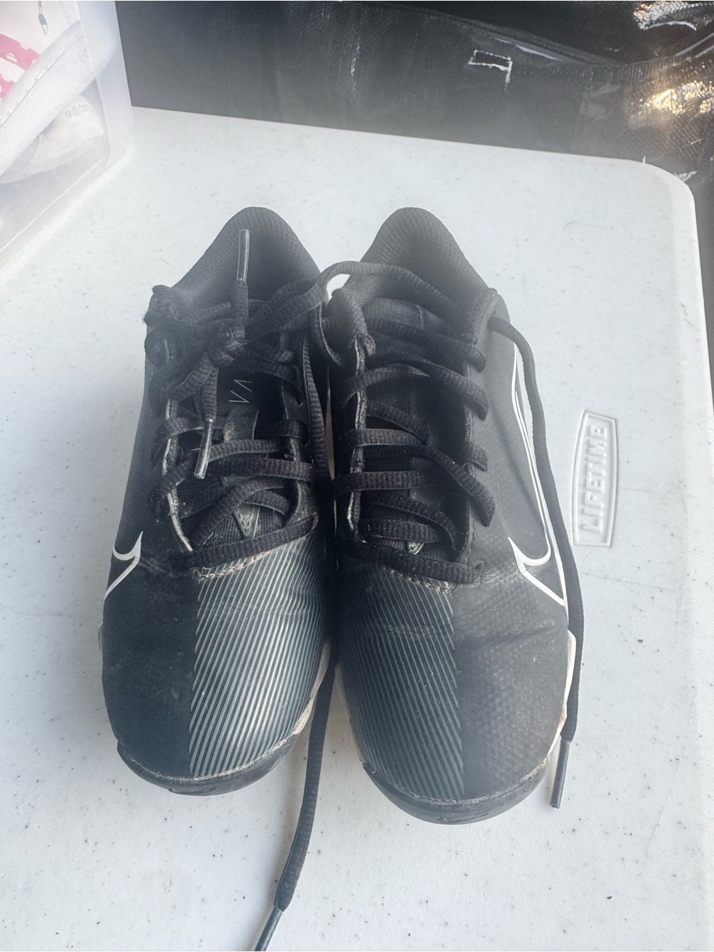 Nike Kids sz 1.5 Black w/white Nike Swoosh Baseball Cleats